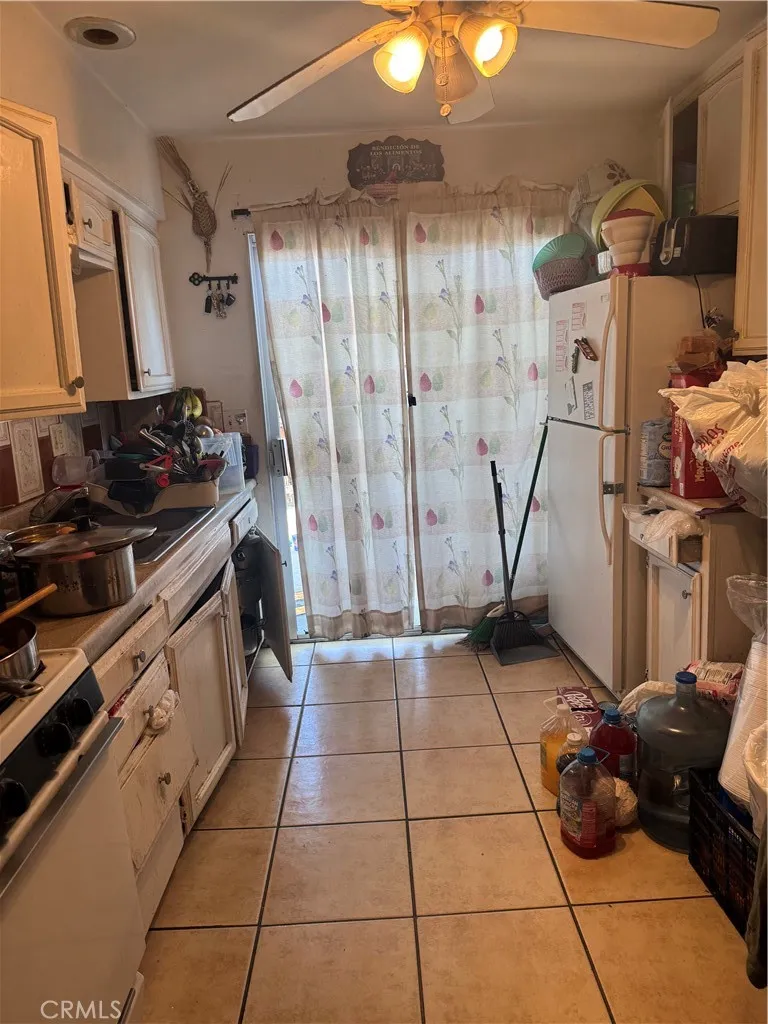 651 W Devonshire Avenue, Hemet, California 92543 home-pic-30